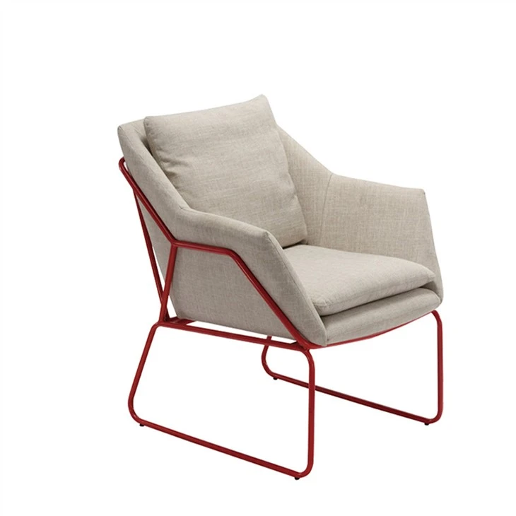 Poltroncina in tessuto con gambe in acciaio