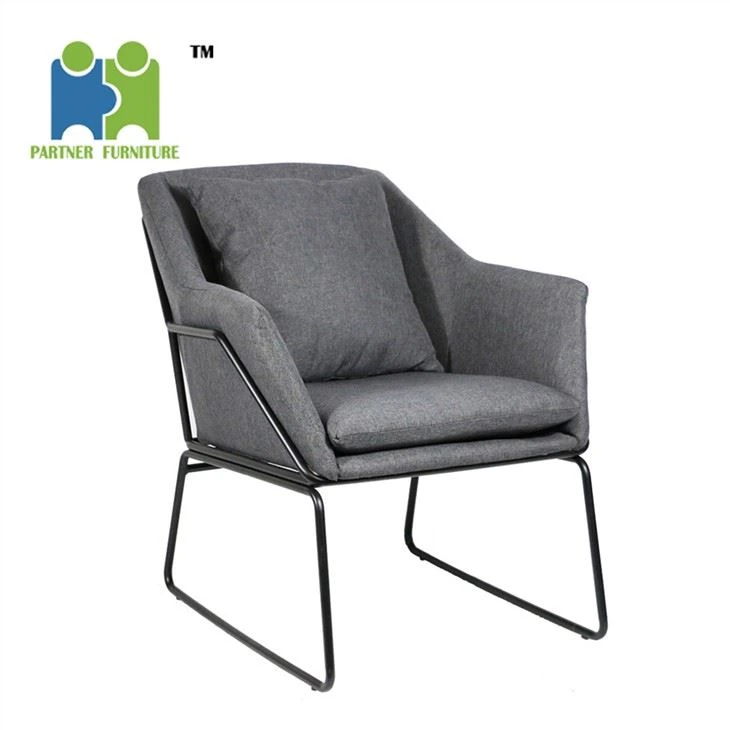 Poltroncina moderna in tessuto dal nuovo design
