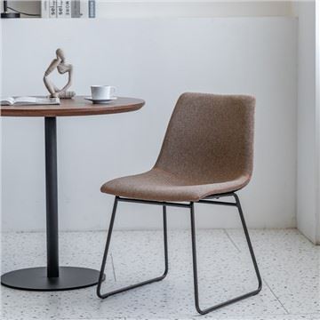 Sedia da pranzo moderna della metà-secolo con base in metallo nero